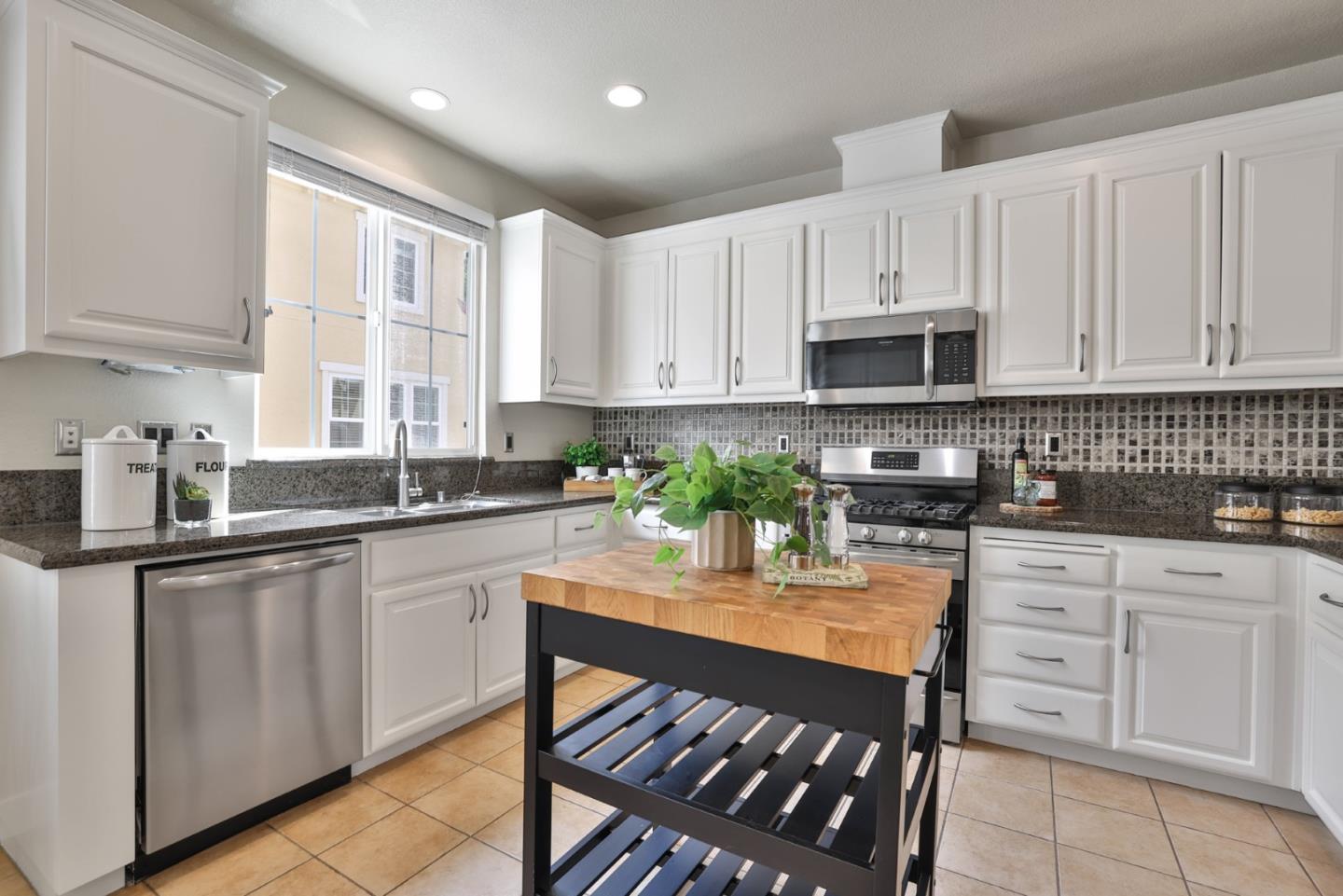 4010 Fitzpatrick Way Santa Clara, CA 95054 - Photo 7 of 32