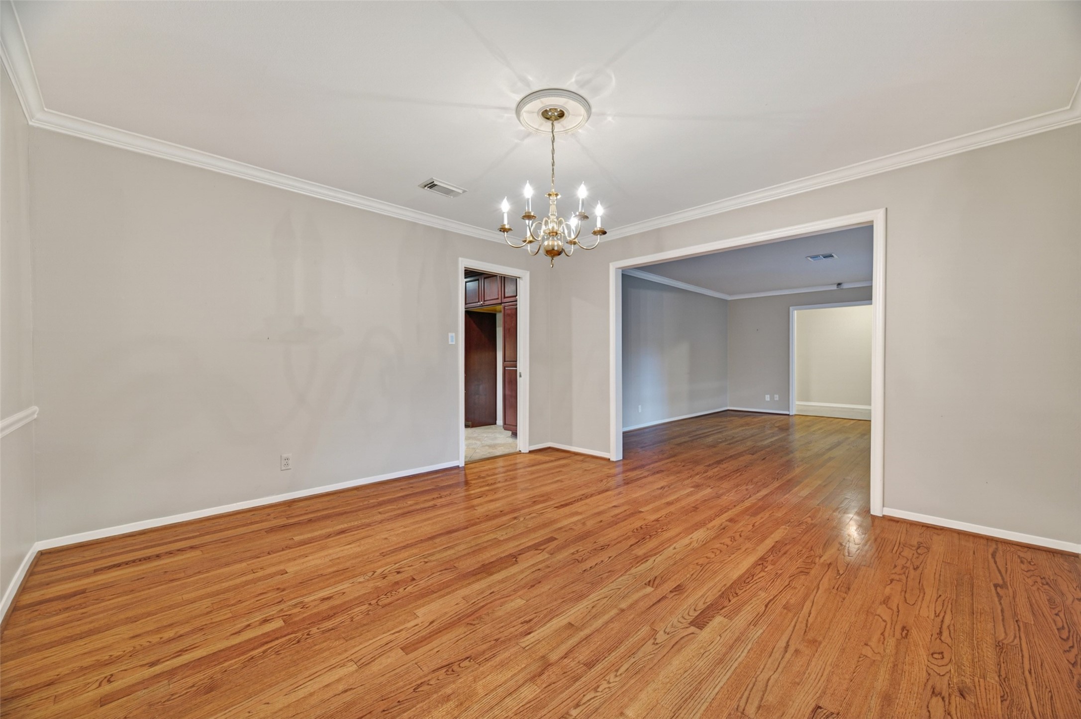 5638 Sanford Road Houston, TX 77096 - Photo 11 of 41 Formal living room that could easily be transformed to an office/study.
