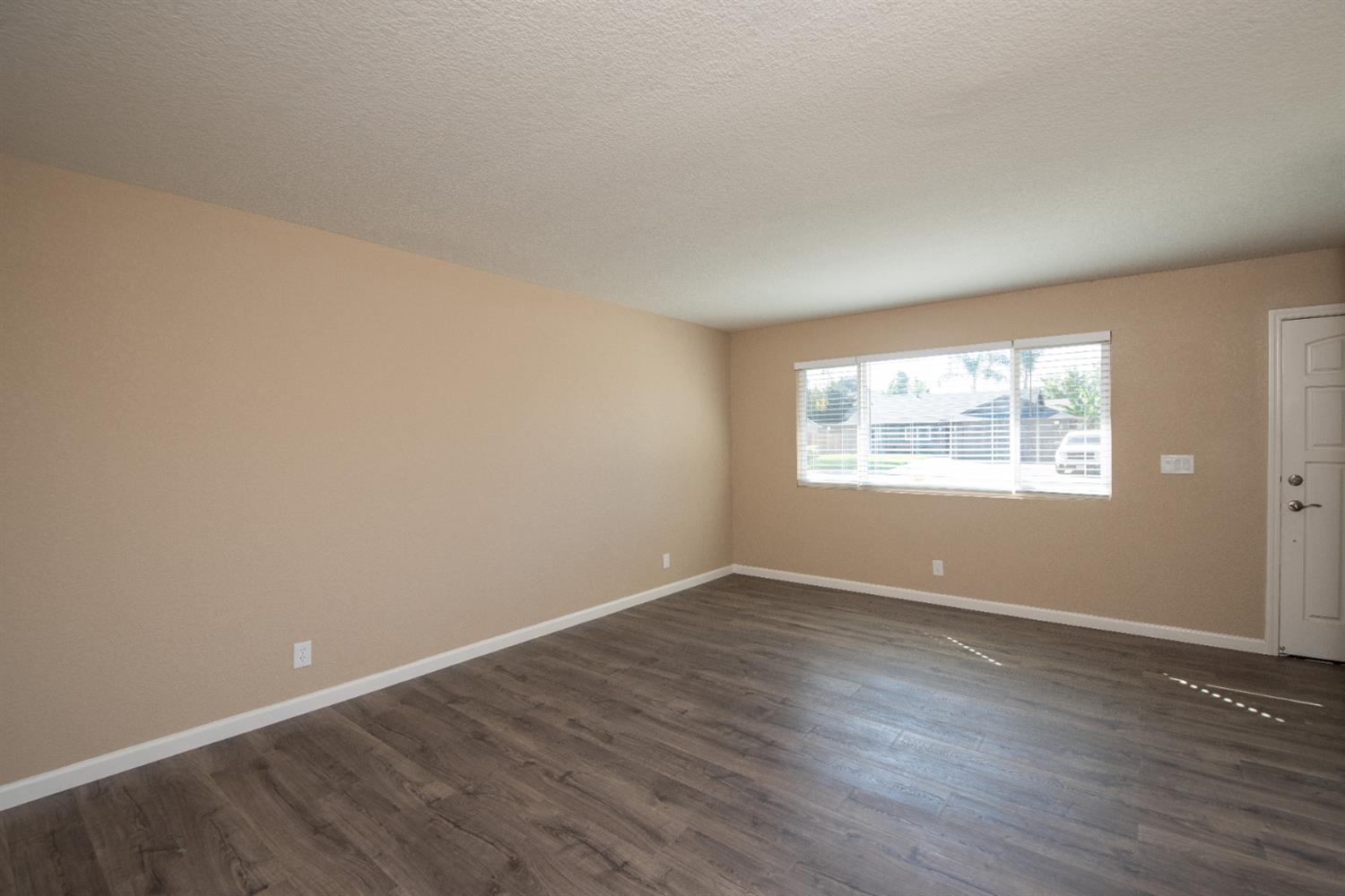 1621 Davis Street Ripon, CA 95366 - Photo 7 of 43