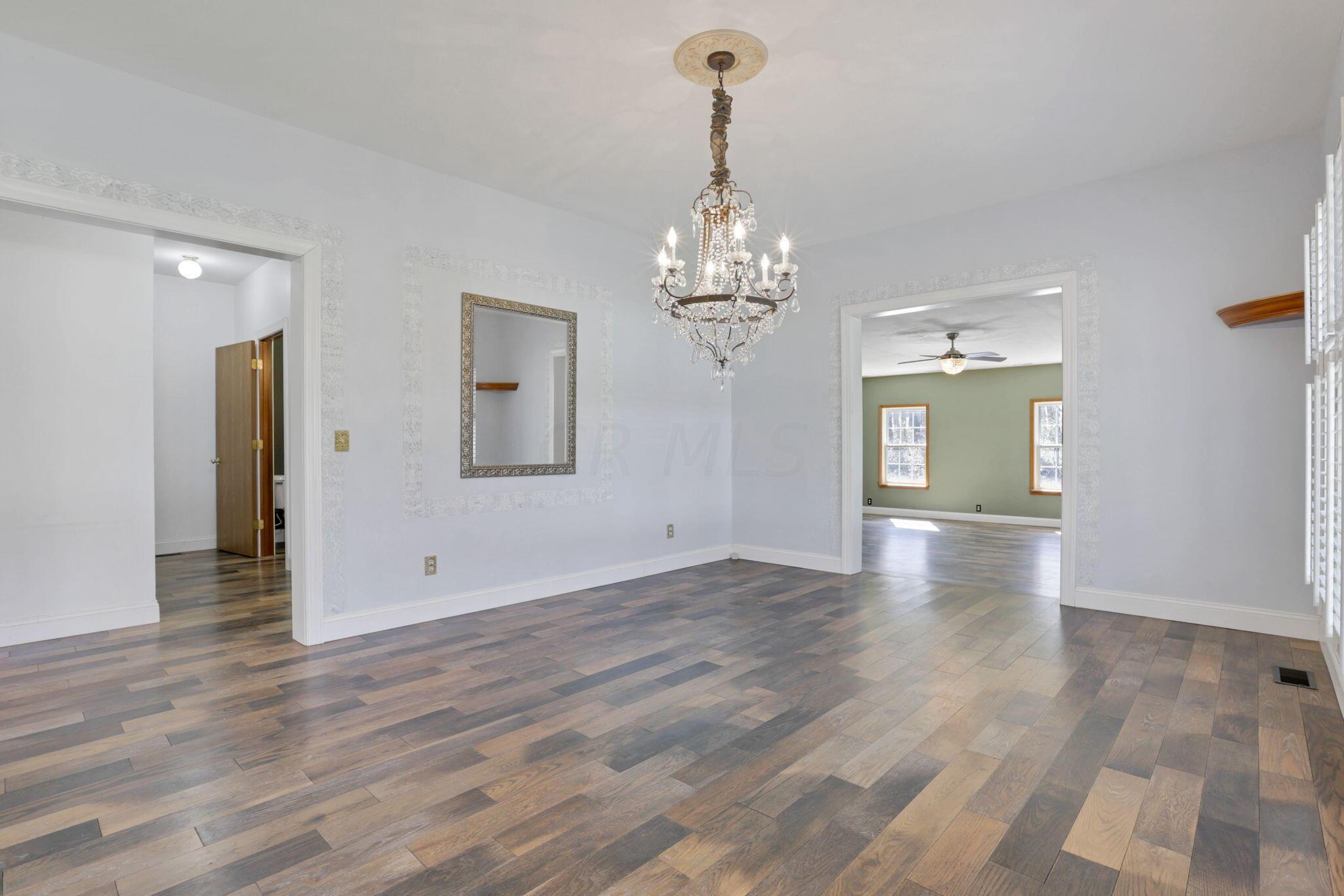 5137 Pleasant Chapel Road Southeast Newark, OH 43056 - Photo 5 of 77 Dining room
