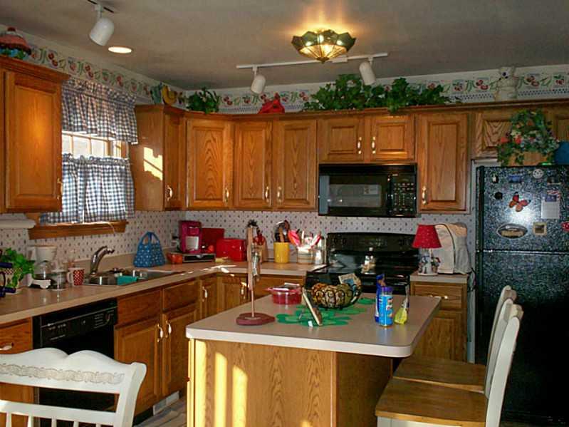 2694 Savannah Road New Castle, PA 16101 - Photo 3 of 15 Cafeteria/Kitchen.
