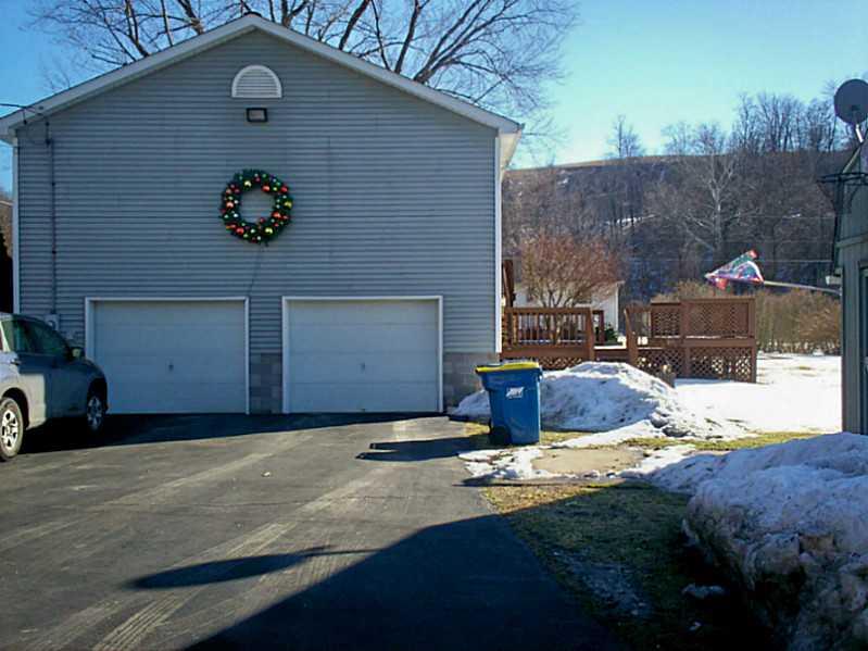 2694 Savannah Road New Castle, PA 16101 - Photo 7 of 15 Parking Lot/Garage.