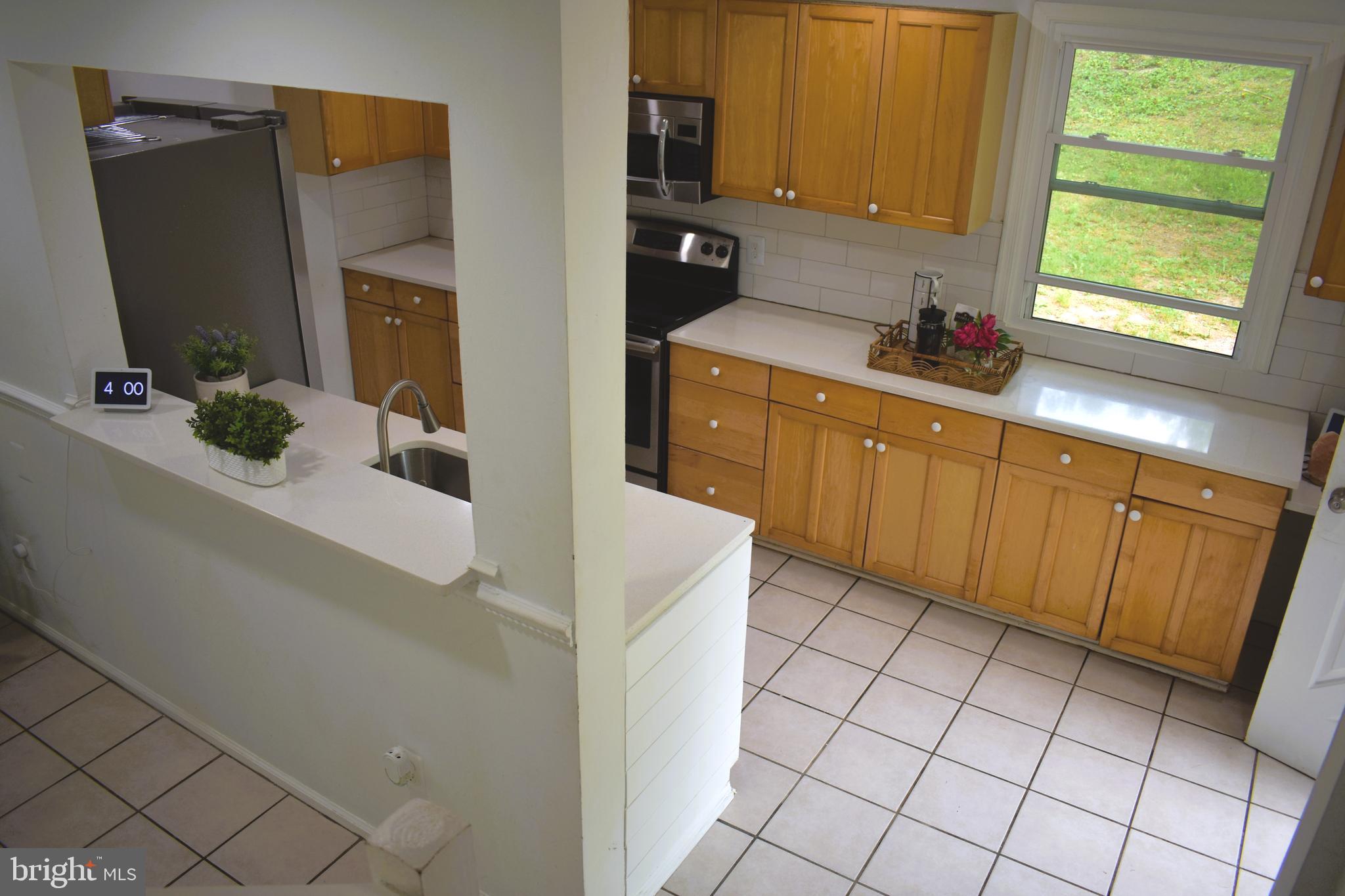19127 Windsor Road Triangle, VA 22172 - Photo 20 of 33 a kitchen with a sink a window and cabinets