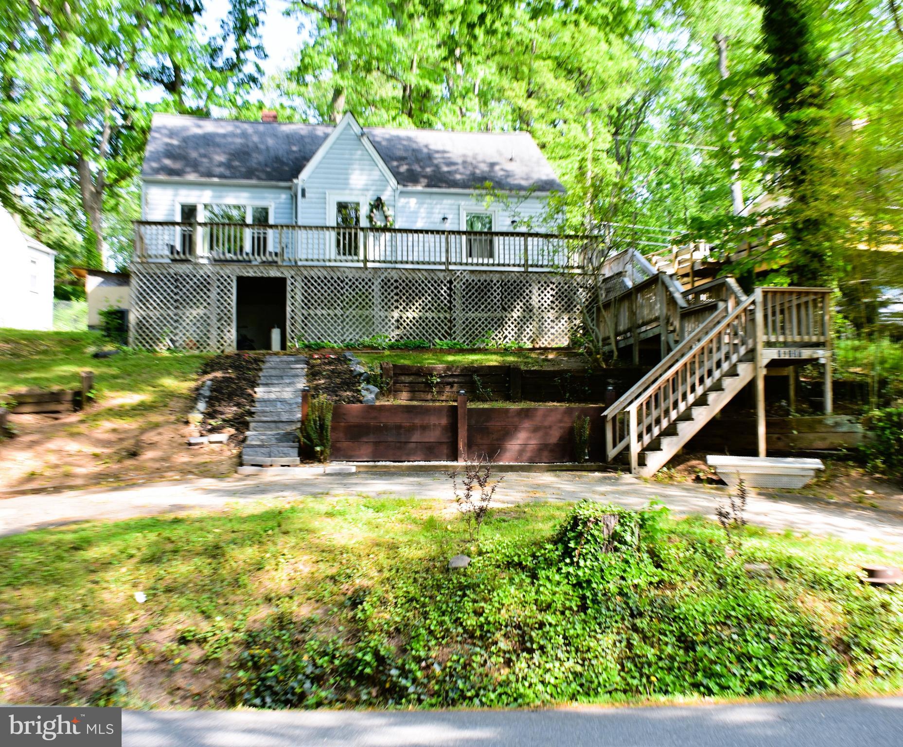 19127 Windsor Road Triangle, VA 22172 - Photo 24 of 33 a view of a house with backyard and sitting area