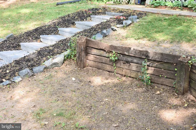 a view of a pathway with a flower garden