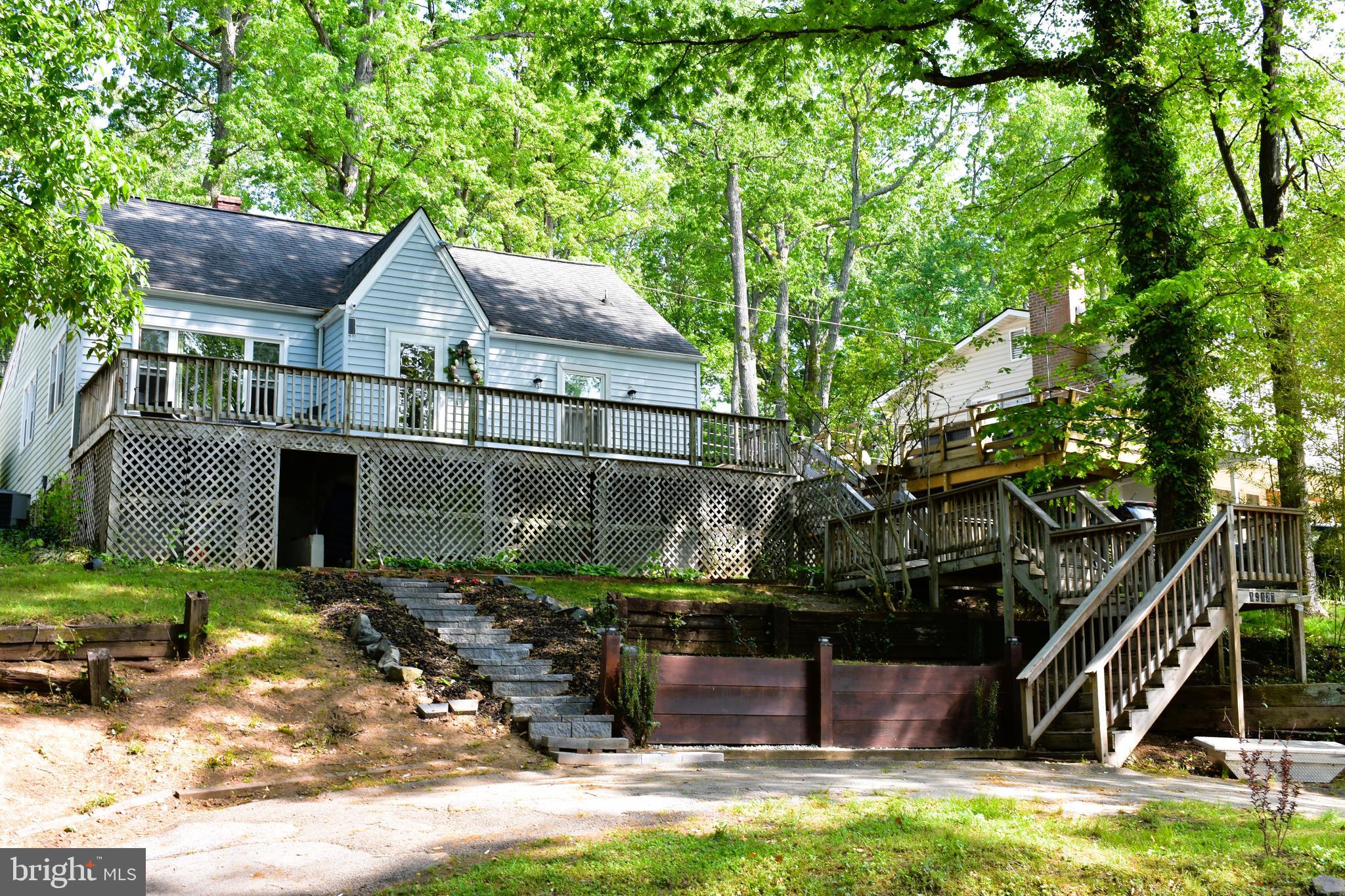 19127 Windsor Road Triangle, VA 22172 - Photo 30 of 33 a house view with a garden space