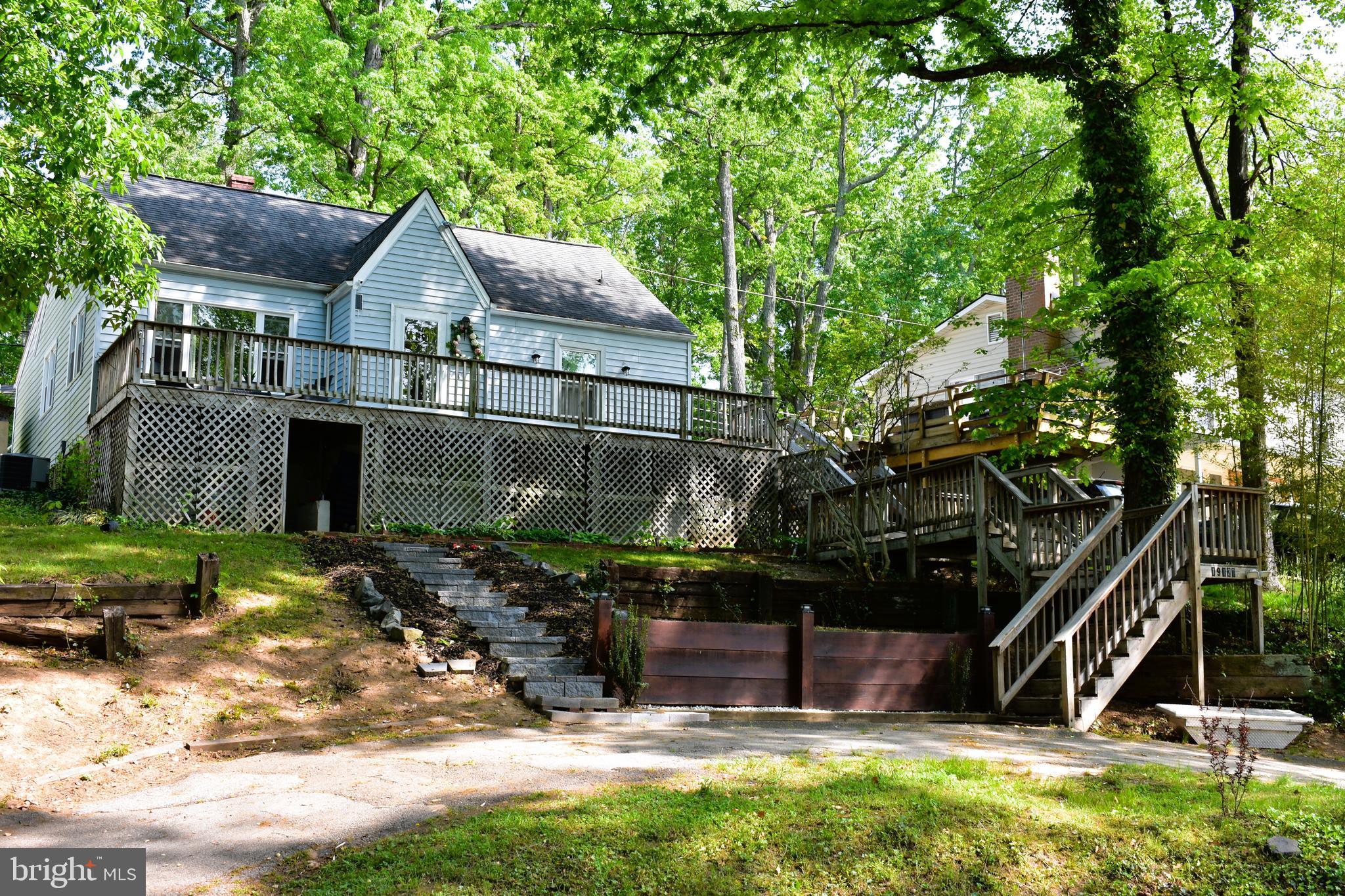 19127 Windsor Road Triangle, VA 22172 - Photo 31 of 33 a view of a house with a yard