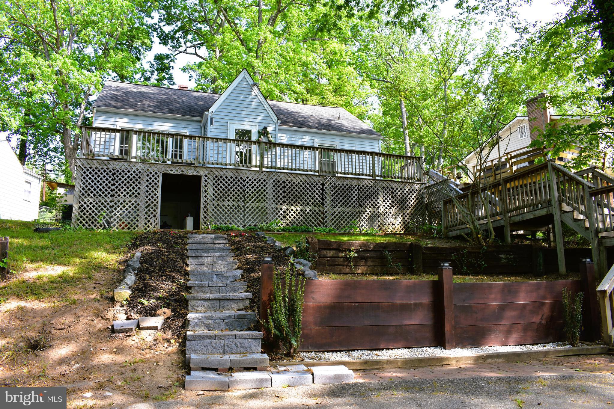19127 Windsor Road Triangle, VA 22172 - Photo 32 of 33 a front view of a house with a garden