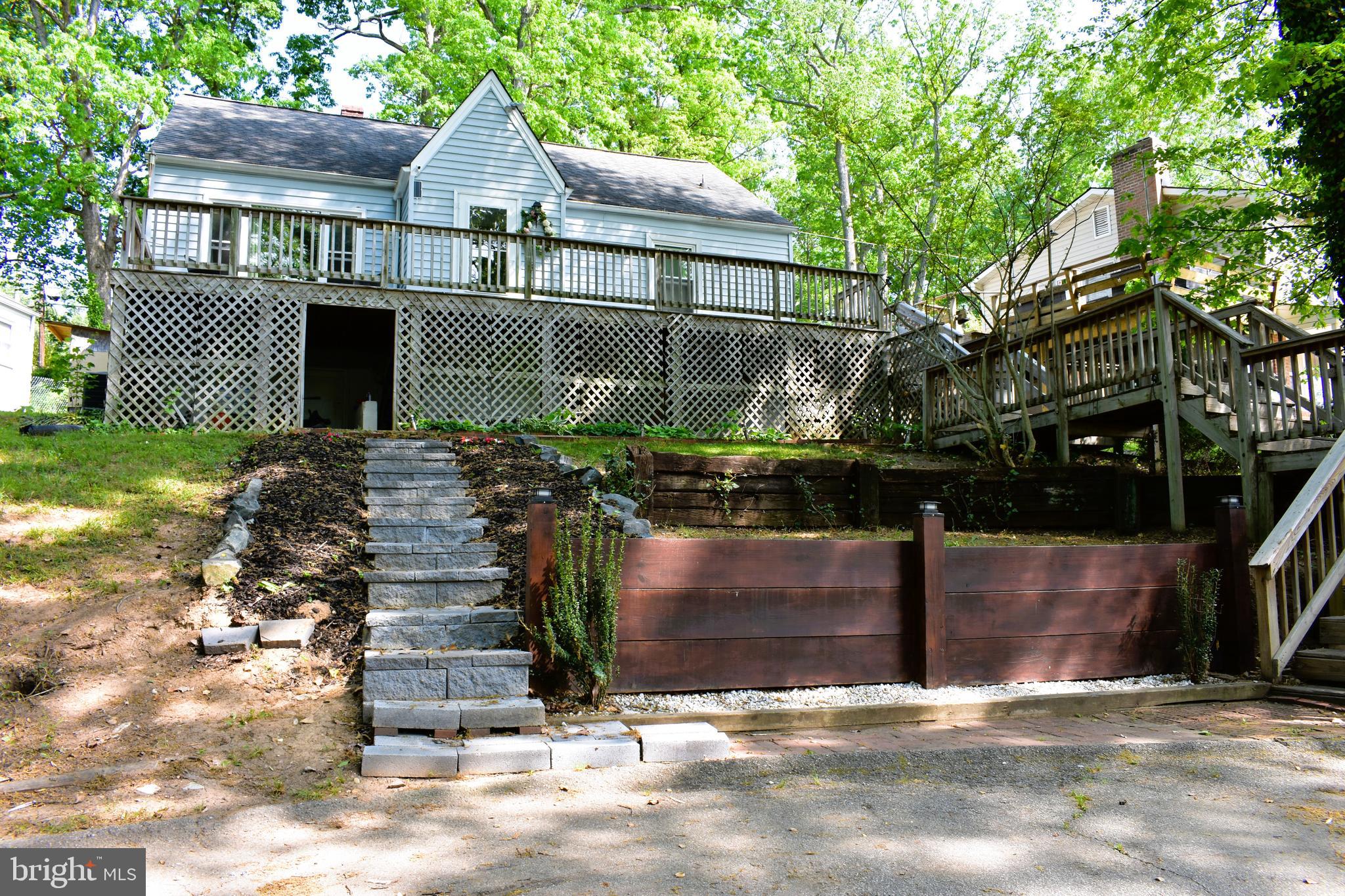19127 Windsor Road Triangle, VA 22172 - Photo 33 of 33 a front view of a house with a yard