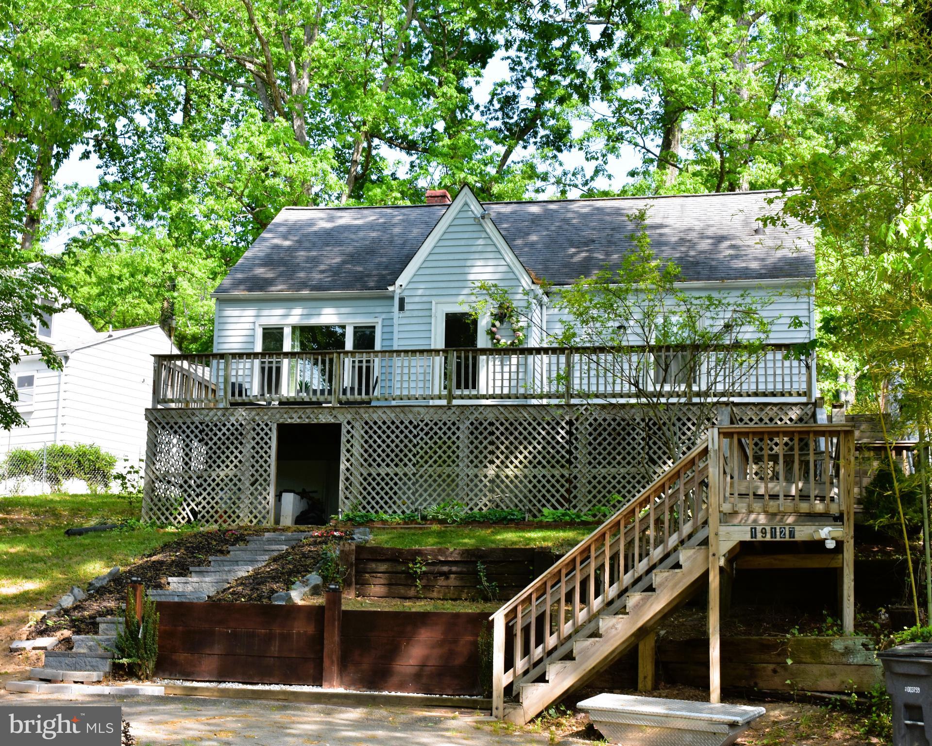 19127 Windsor Road Triangle, VA 22172 - Photo 4 of 33 a terrace view with a seating space