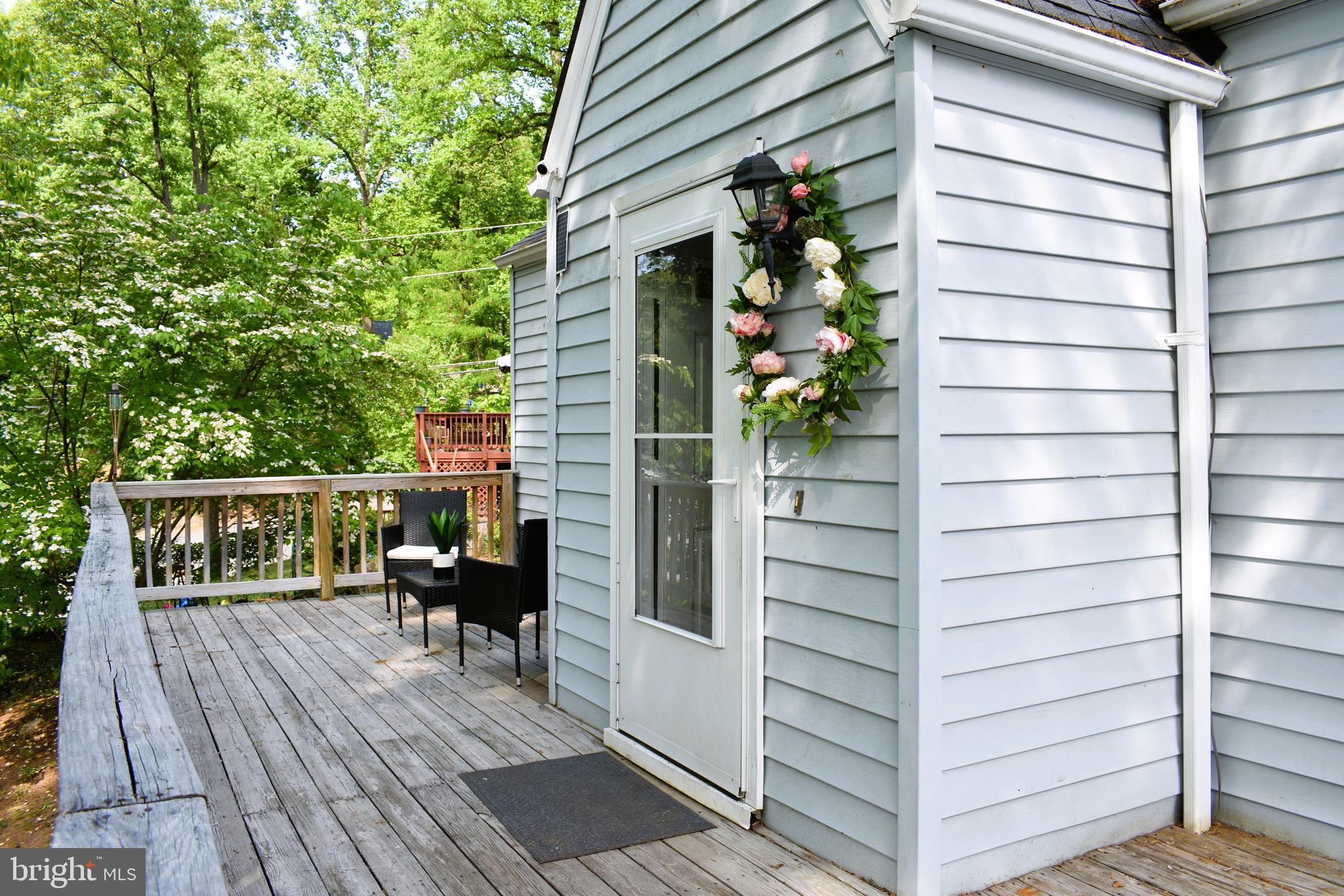 19127 Windsor Road Triangle, VA 22172 - Photo 7 of 33 a view of a balcony with chairs and wooden floor