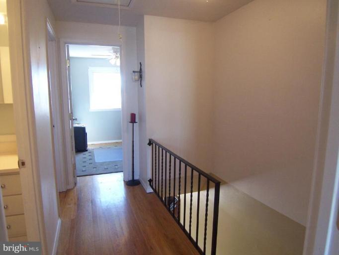 3629 Greenvale Road Baltimore, MD 21229 - Photo 11 of 30 Hallway