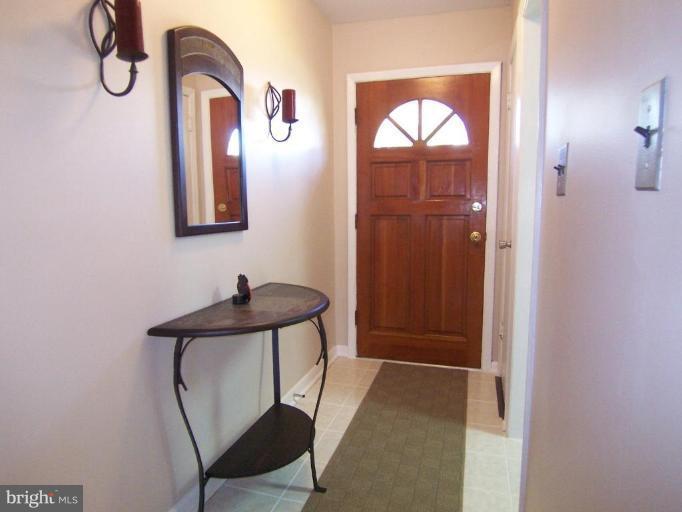 3629 Greenvale Road Baltimore, MD 21229 - Photo 3 of 30 Entrance / Foyer