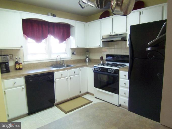 3629 Greenvale Road Baltimore, MD 21229 - Photo 5 of 30 Kitchen #2