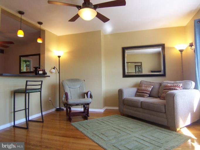 3629 Greenvale Road Baltimore, MD 21229 - Photo 8 of 30 Living Room