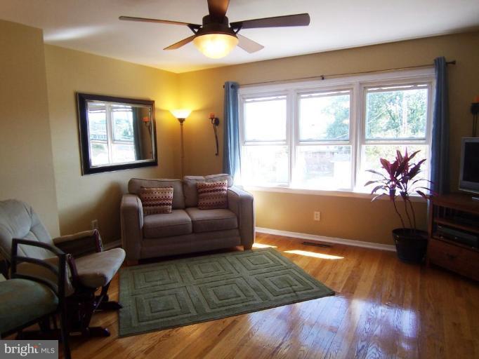 3629 Greenvale Road Baltimore, MD 21229 - Photo 9 of 30 Living Room #2