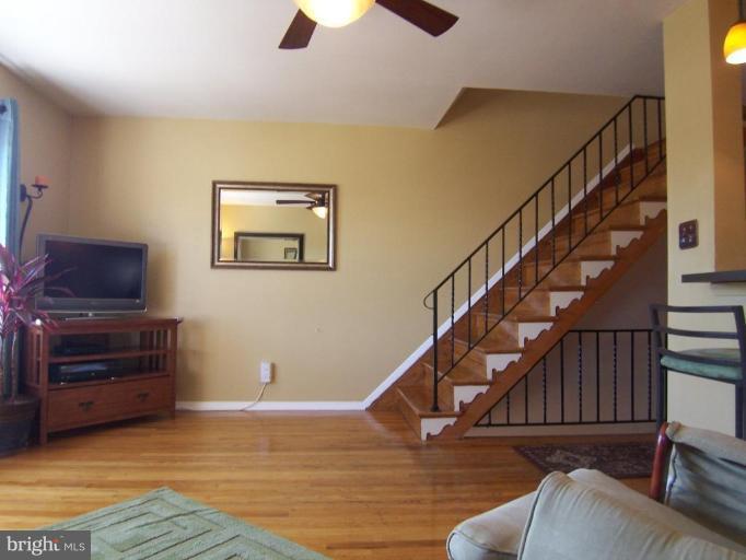 3629 Greenvale Road Baltimore, MD 21229 - Photo 10 of 30 Living Room #3