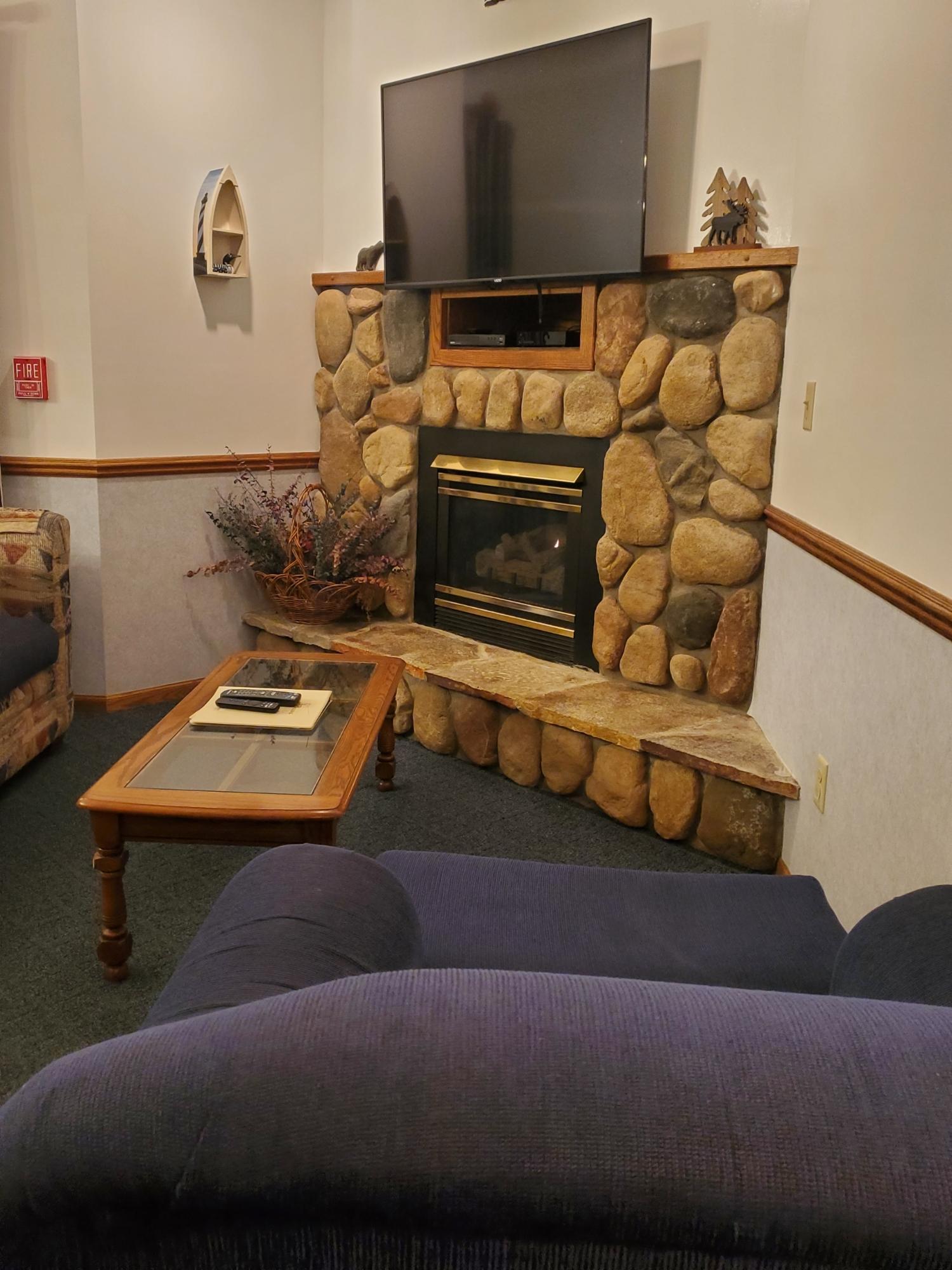 8250 Northern Road, Unit 215 Minocqua, WI 54548 - Photo 3 of 16 Gallery Image 3