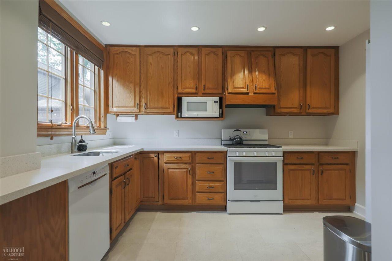 789 Pemberton Road Grosse Pointe Park, MI 48230 - Photo 14 of 42