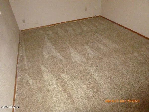 a view of a big room with closet