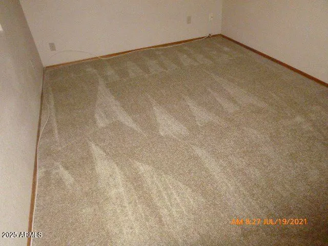 a view of a big room with closet