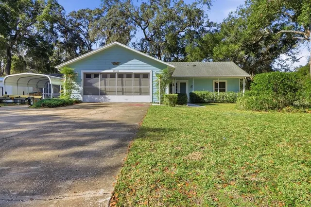 a view of a large window with an outdoor space