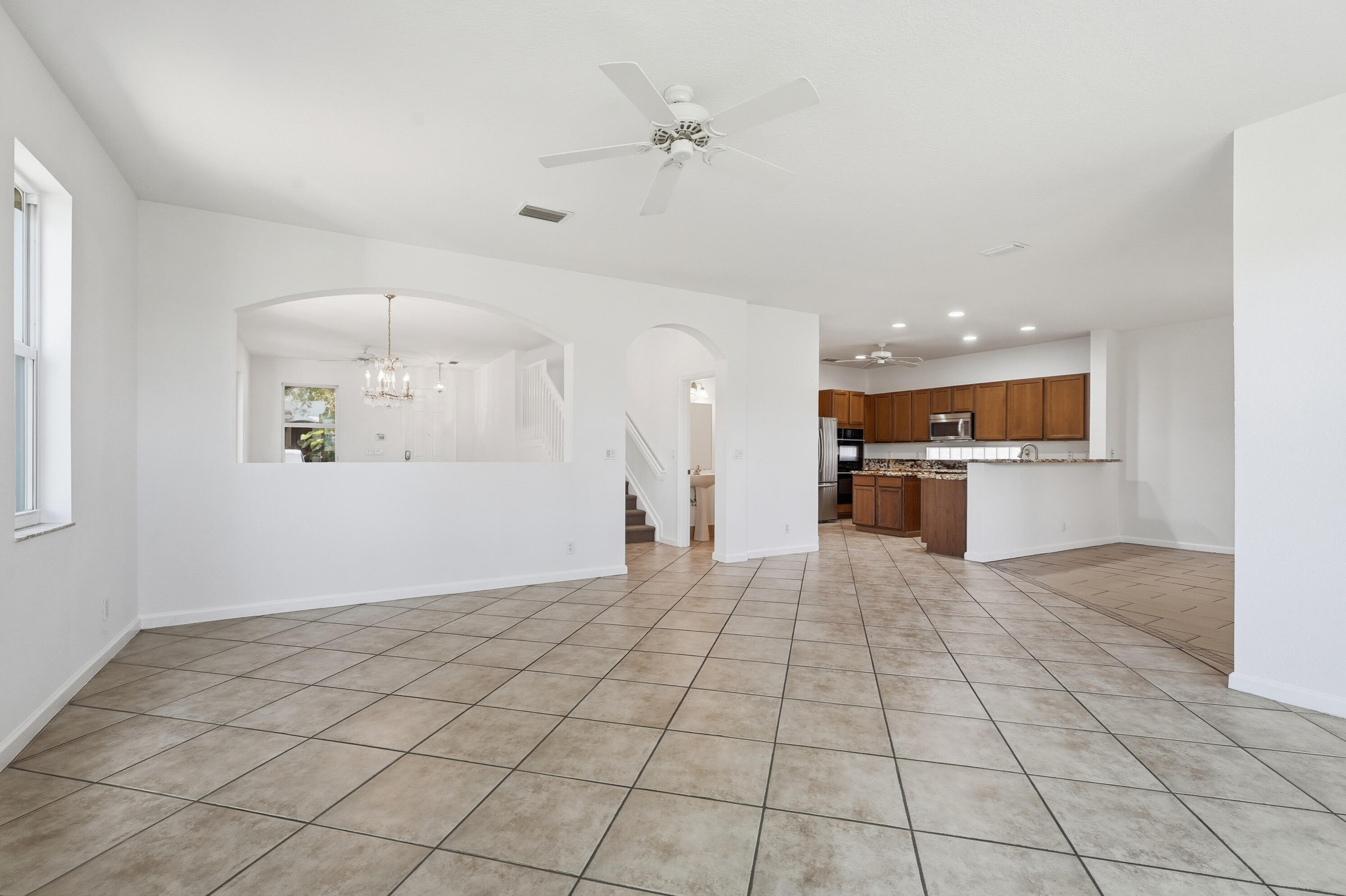 1275 Rose Gate Boulevard Riviera Beach, FL 33404 - Photo 7 of 45 07_dsc03334