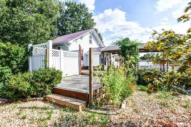 $239,900 | 507 North Spruce Street, Nokomis, IL 62075