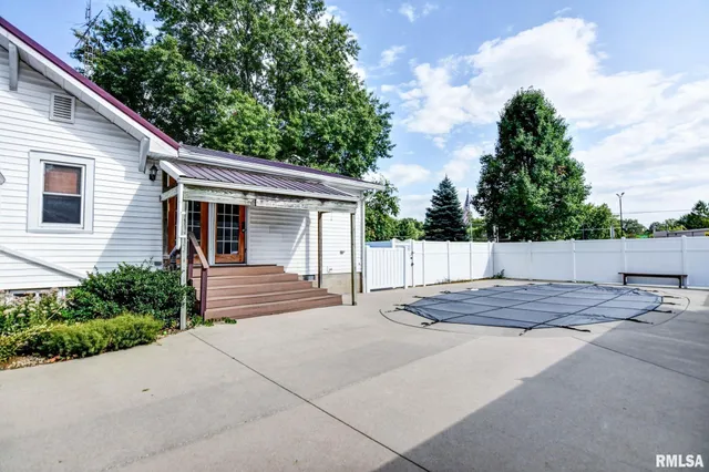 $239,900 | 507 North Spruce Street, Nokomis, IL 62075