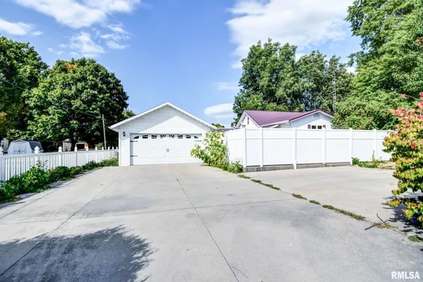 $209,900 | 507 North Spruce Street, Nokomis, IL 62075