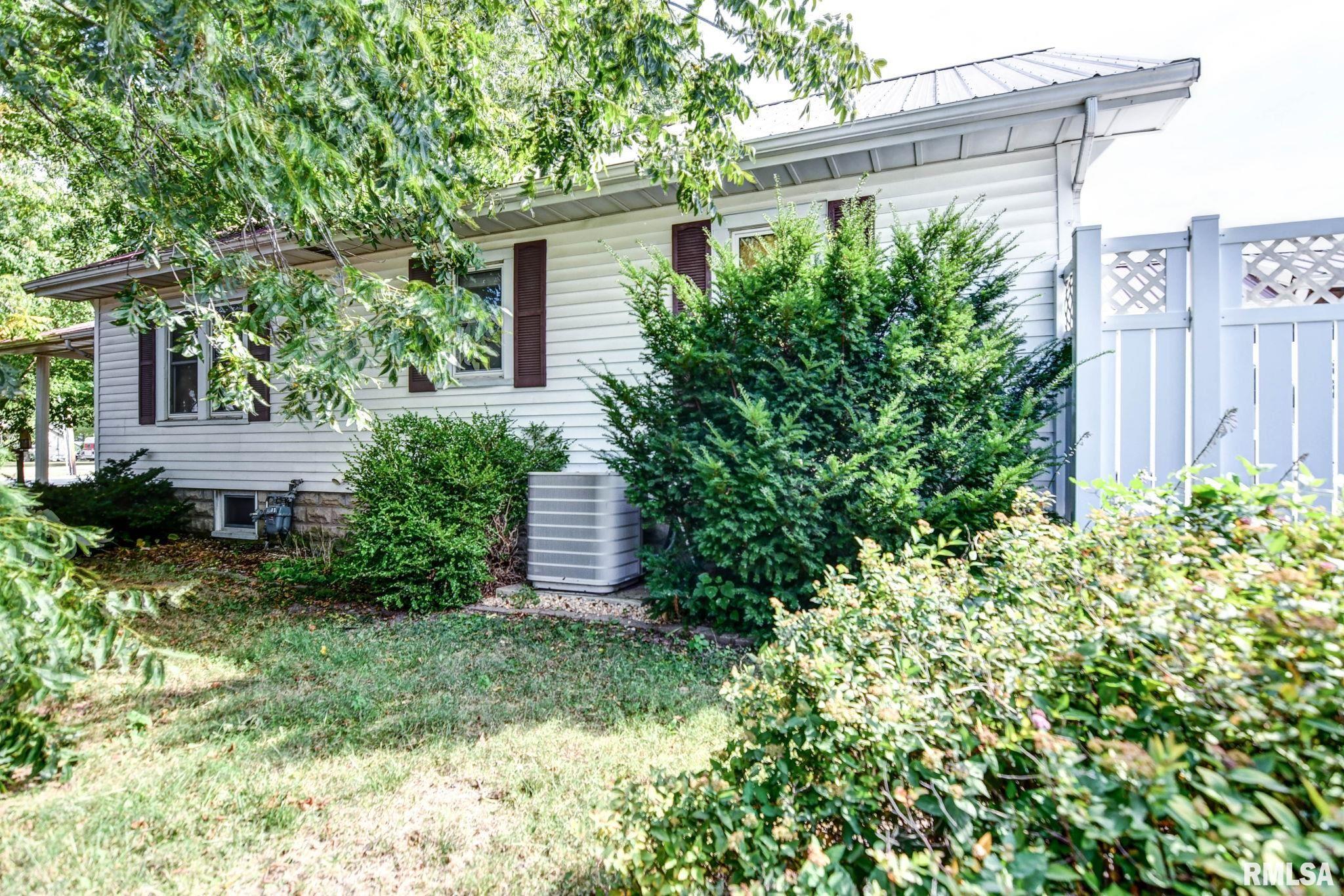 507 North Spruce Street Nokomis, IL 62075 - Photo 5 of 78