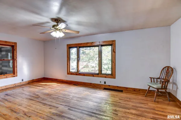 $209,900 | 507 North Spruce Street, Nokomis, IL 62075