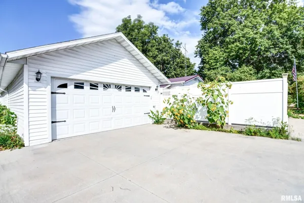 $209,900 | 507 North Spruce Street, Nokomis, IL 62075