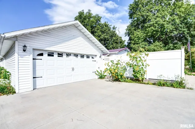 $239,900 | 507 North Spruce Street, Nokomis, IL 62075