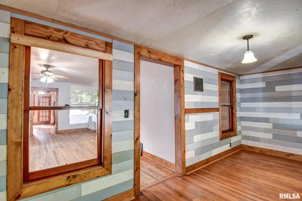 $209,900 | 507 North Spruce Street, Nokomis, IL 62075