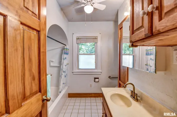 $209,900 | 507 North Spruce Street, Nokomis, IL 62075