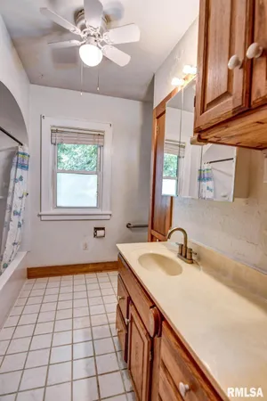 $209,900 | 507 North Spruce Street, Nokomis, IL 62075