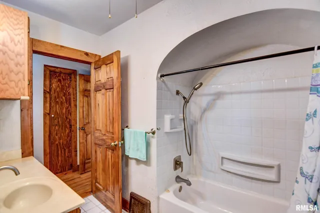 $239,900 | 507 North Spruce Street, Nokomis, IL 62075