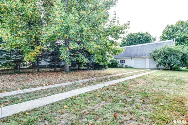 $209,900 | 507 North Spruce Street, Nokomis, IL 62075