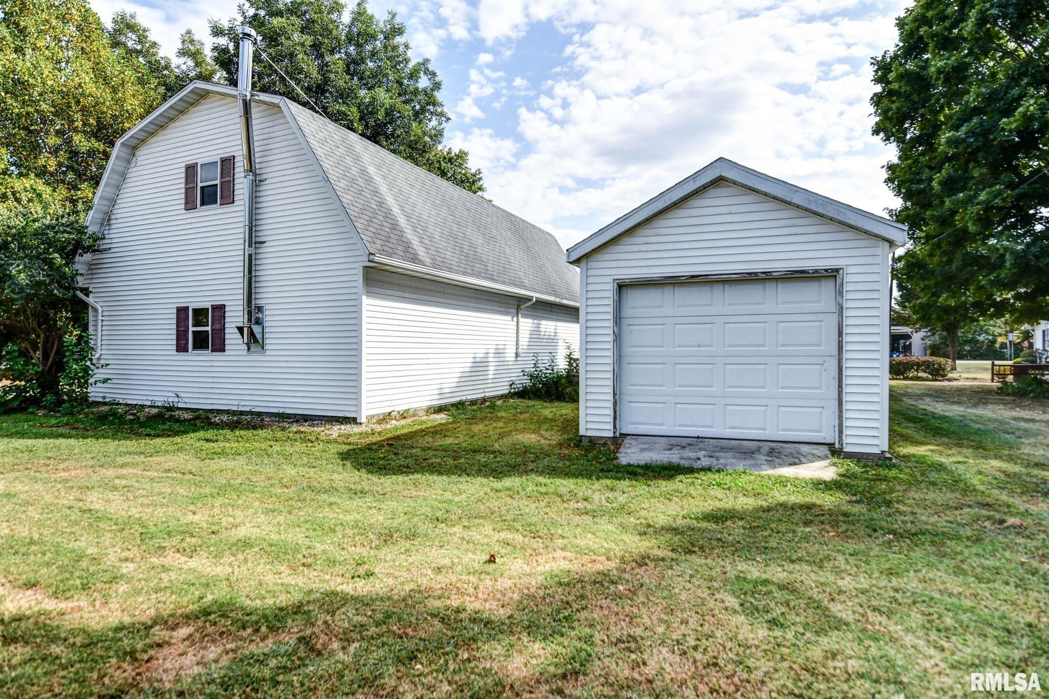 507 North Spruce Street Nokomis, IL 62075 - Photo 10 of 78