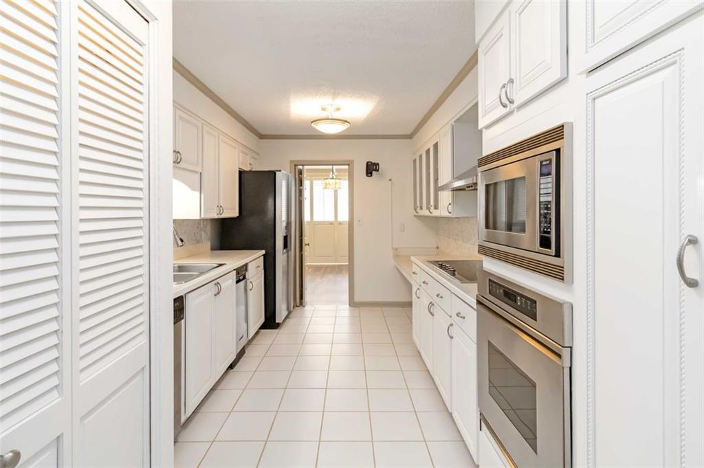 3530 Piedmont Road Northeast, Unit 5A Atlanta, GA 30305 - Photo 6 of 47 a large kitchen with a stove top oven
