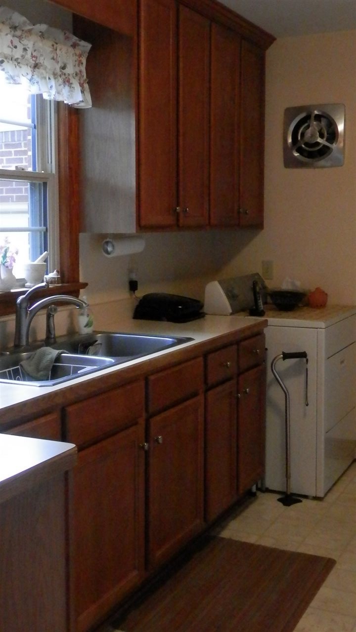 213 Robin Road Waynesboro, VA 22980 - Photo 6 of 43 Gallery Image 6