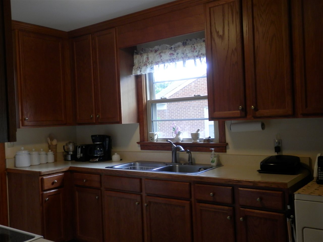 213 Robin Road Waynesboro, VA 22980 - Photo 8 of 43 Gallery Image 8