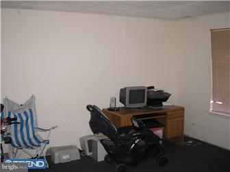 722 Myrtle Avenue Lindenwold, NJ 08021 - Photo 5 of 9 Living Room