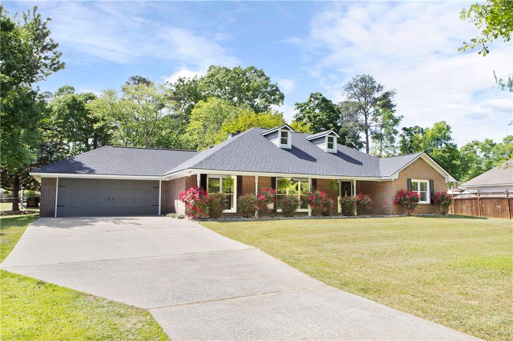609 Dover Place Smiths Station, AL 36877 - Photo 6 of 37 Gallery Image 6