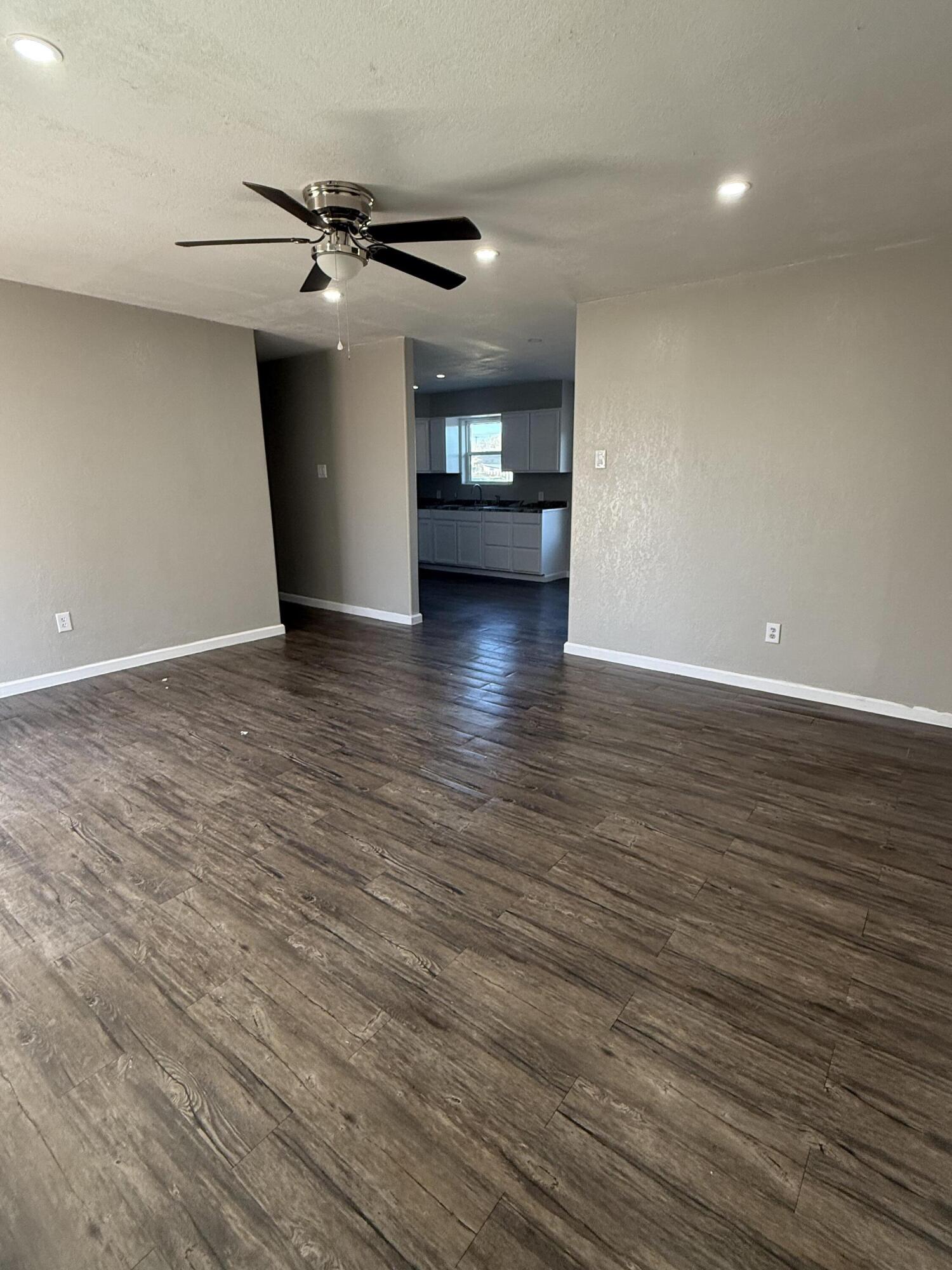 905 West 9th Street Muleshoe, TX 79347 - Photo 3 of 18 IMG_9364