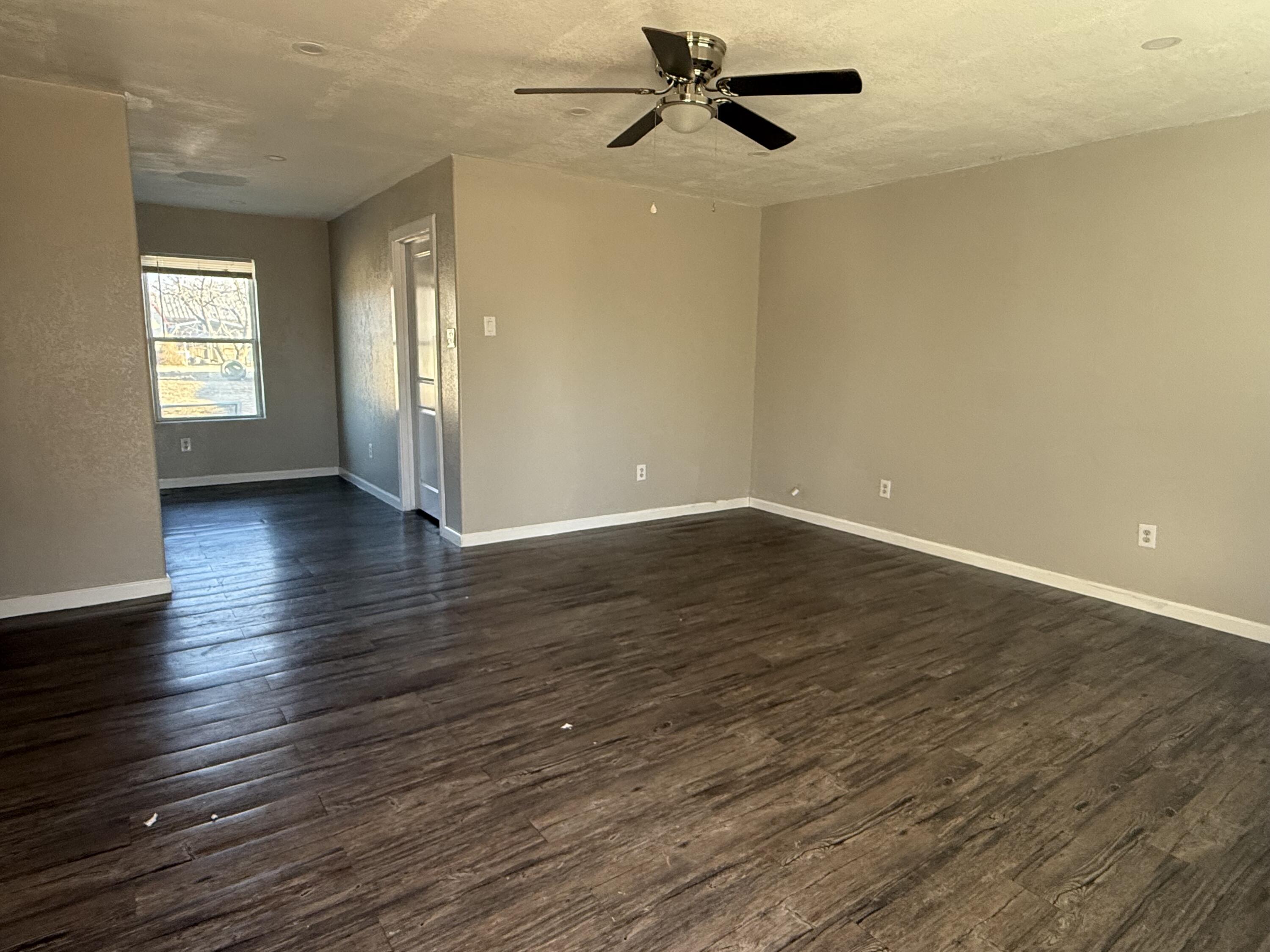 905 West 9th Street Muleshoe, TX 79347 - Photo 4 of 18 IMG_9356