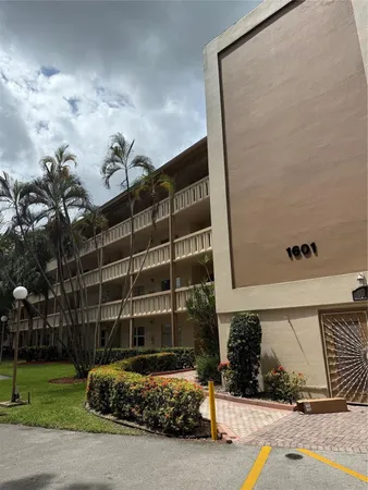 $1,950 | 1601 Abaco Drive, Unit L4, Coconut Creek, FL 33066