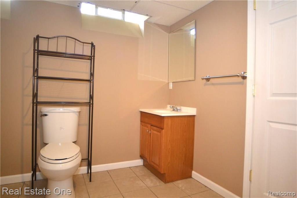 5574 Abington Road West Bloomfield, MI 48322 - Photo 32 of 34