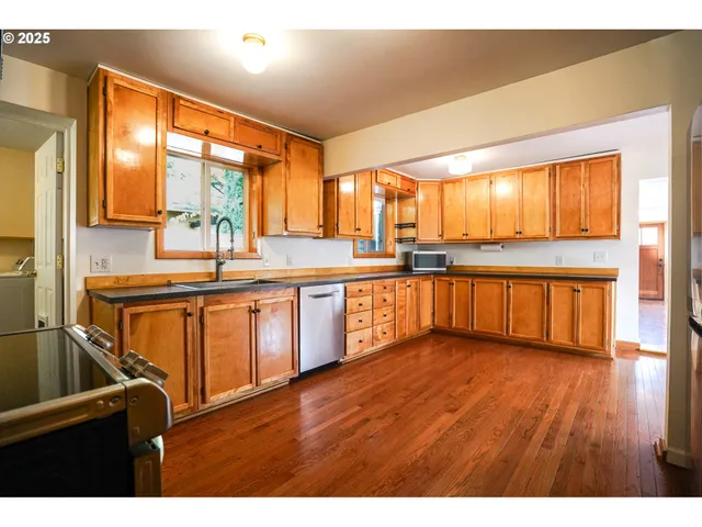 $535,000 | 854 North Baldwin Street, Portland, OR 97217